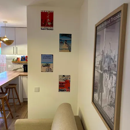 Next To And Center * Сен-Тропе