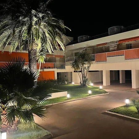 Next To And Center Appartement *