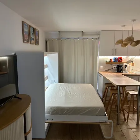 Next To And Center Saint-Tropez