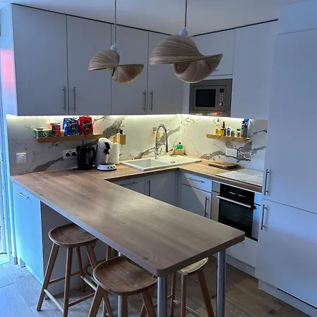 Next To And Center Saint-Tropez