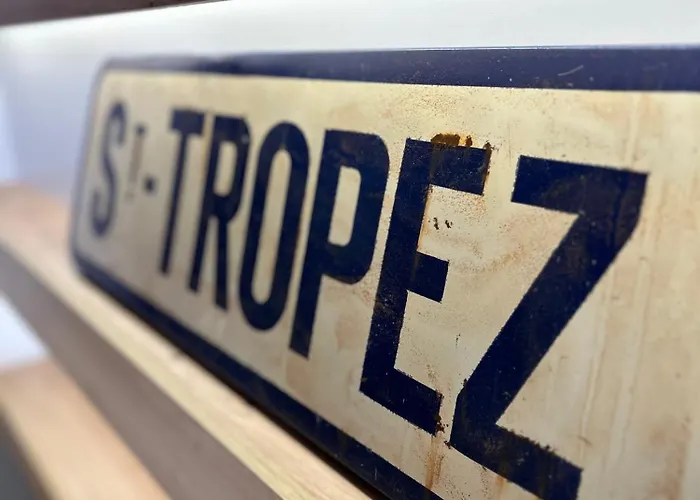 Next To And Center Saint-Tropez