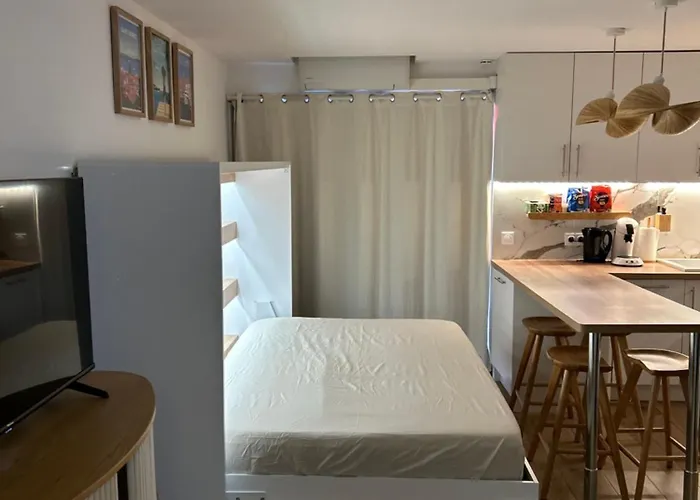 Next To And Center Saint-Tropez