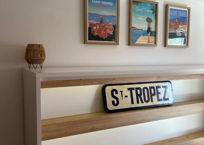 Next To And Center Saint-Tropez