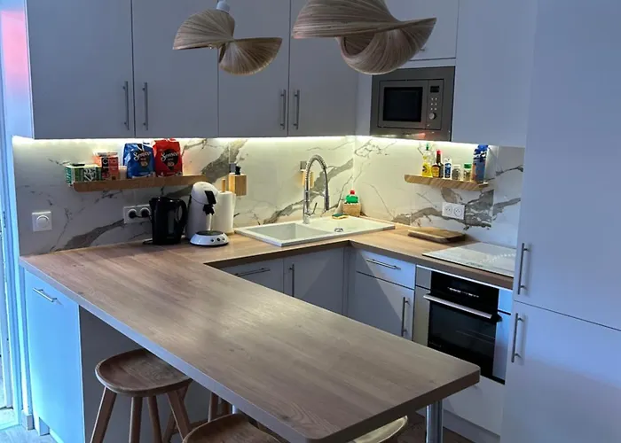 Next To And Center Saint-Tropez