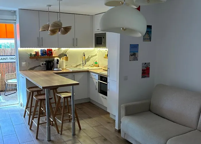 Next To And Center Saint-Tropez